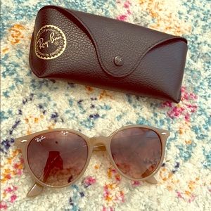 Ray Ban RB 4305